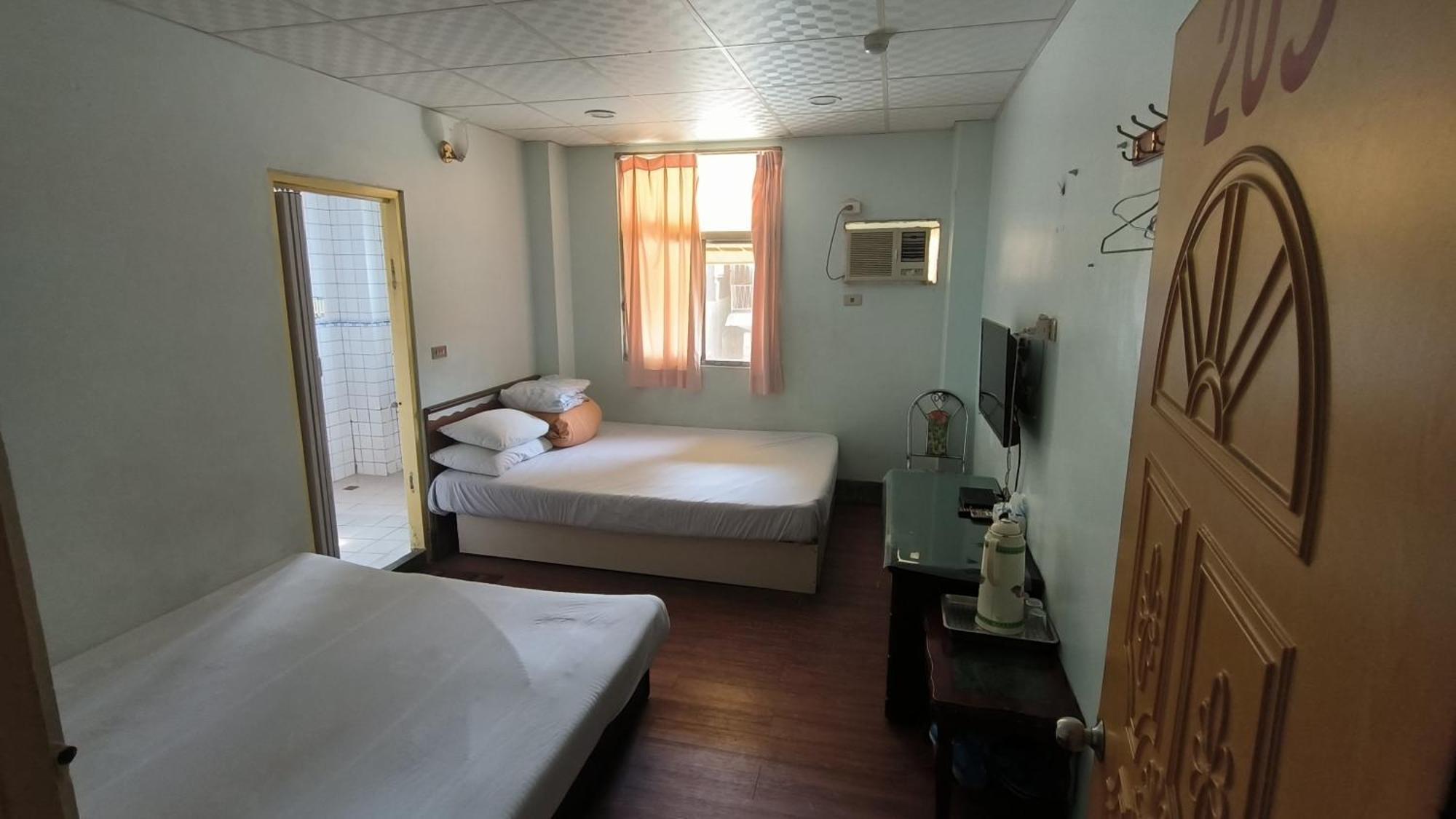 Ron Gong Hotel Цзяи Экстерьер фото