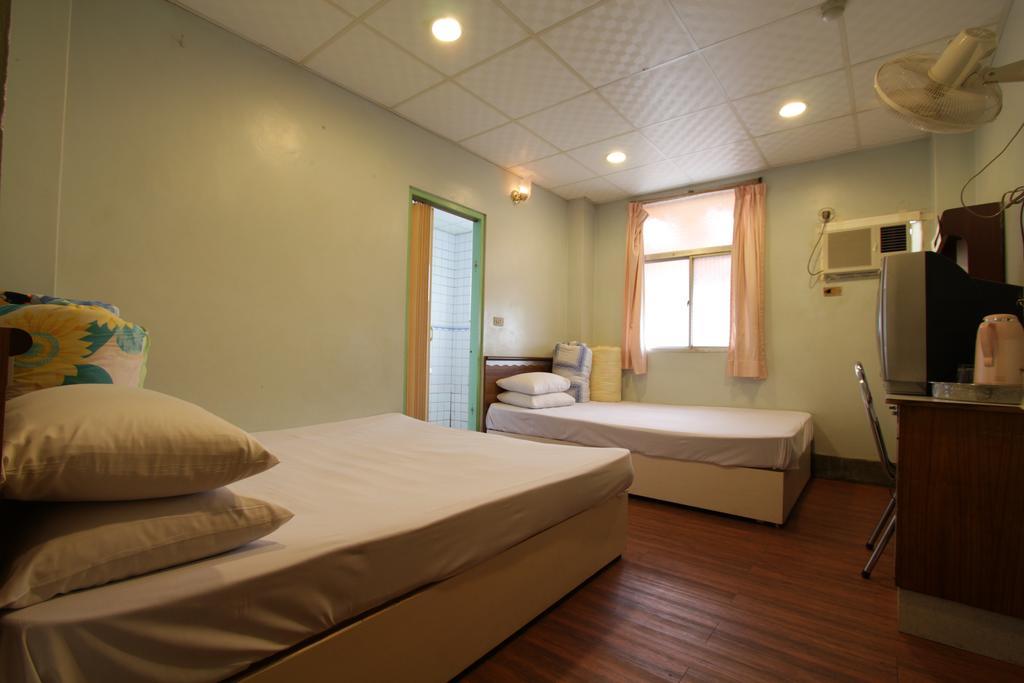 Ron Gong Hotel Цзяи Номер фото